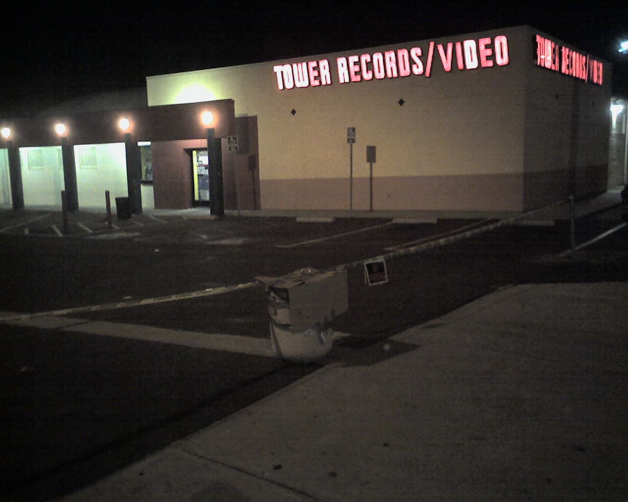 20061224-Tower_Costa_Mesa-Treo-11-full-size.jpg