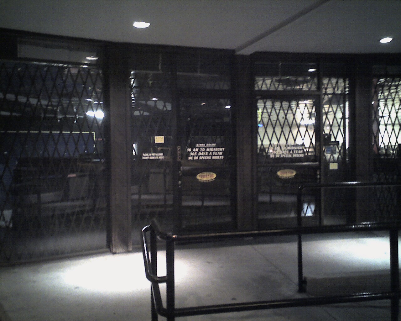 20070119-Tower_Hollywood-11-full-size.jpg