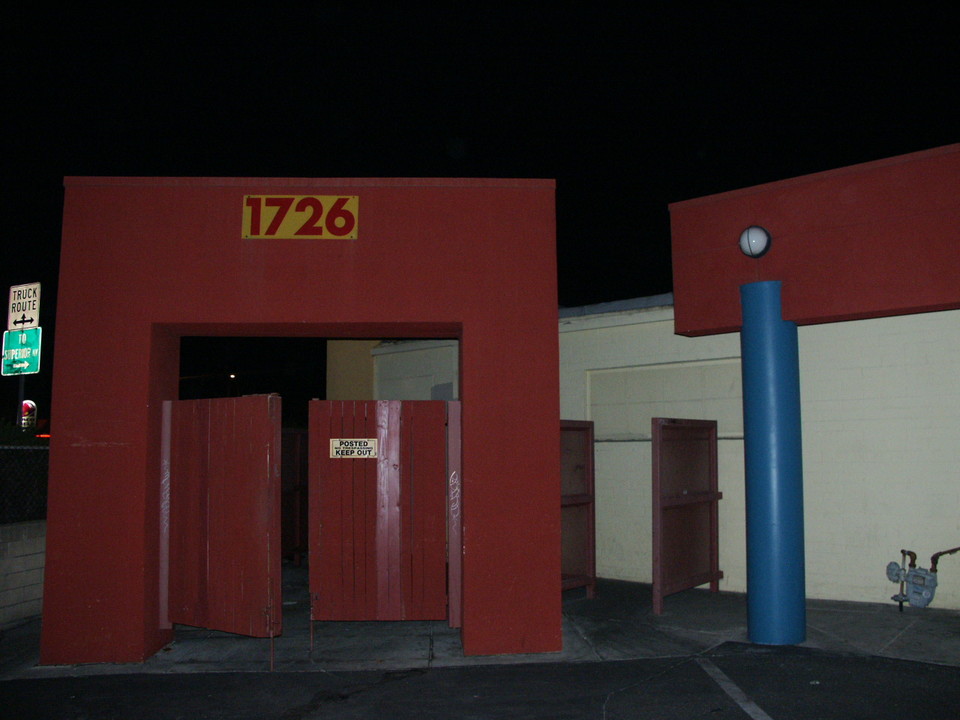 20070128c-Tower_Costa_Mesa-Minolta-26-large.jpg